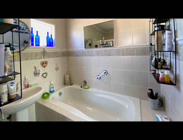 3 BEDROOM HOUSE FOR SALE IN PORT OWEN